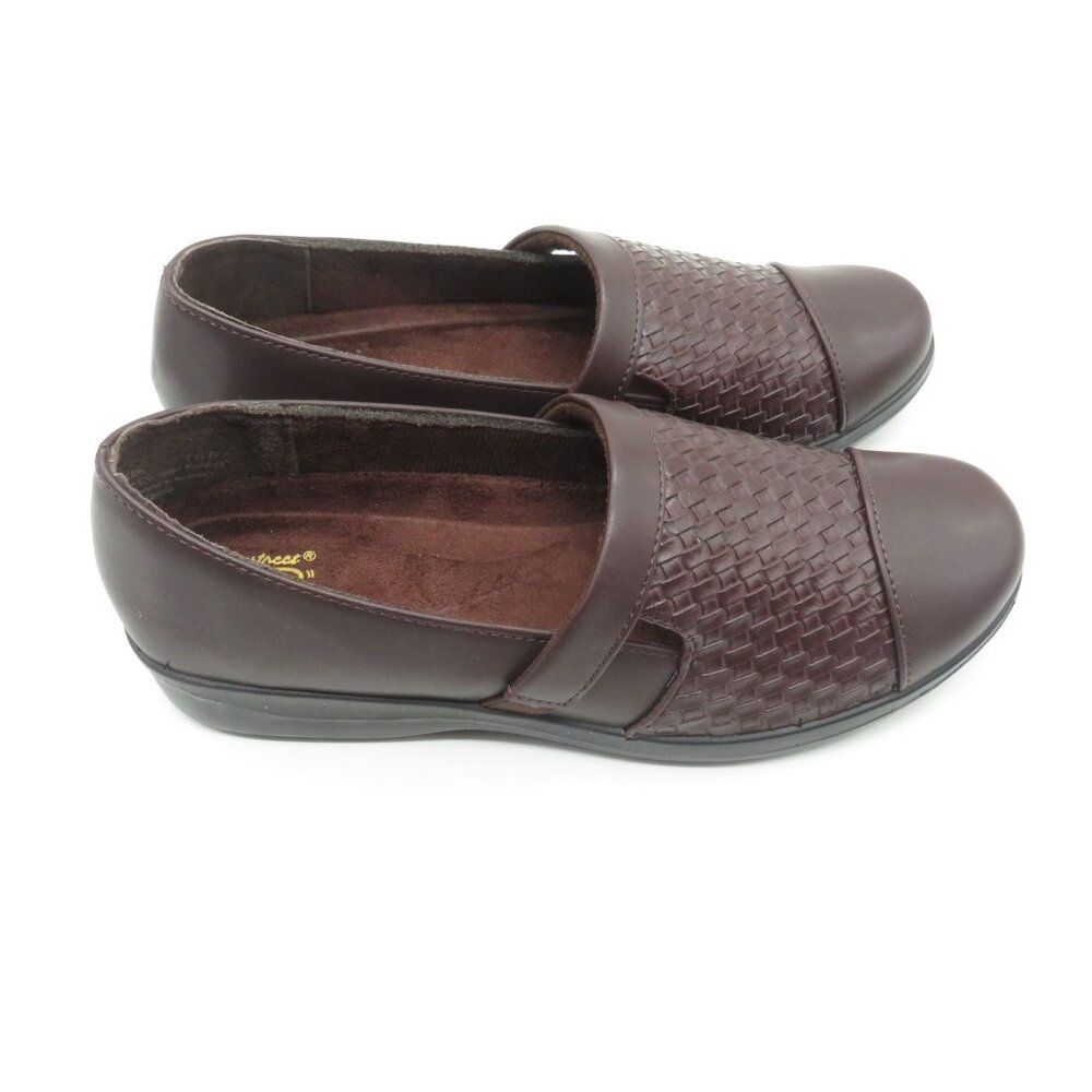 Easy Street Women;s Woven Slip-On Shoes Size 7.5 Brown NEW